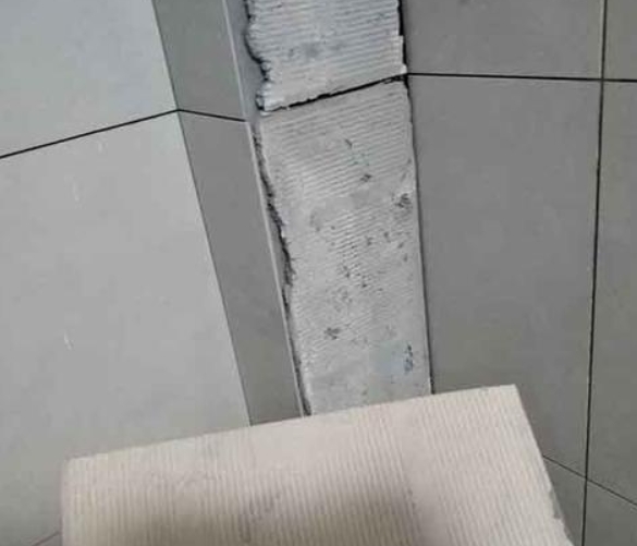 郧阳瓷砖空鼓维修公司分享下厨房瓷砖脱落的补救措施。